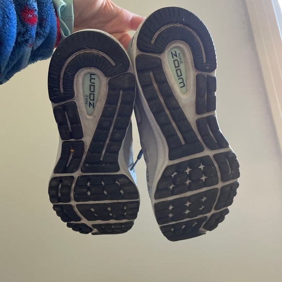 Nike Zoom Vomero 13 Womens Running Shoes size 9 Gray Blue Athletic That Girl - Picture 3 of 14